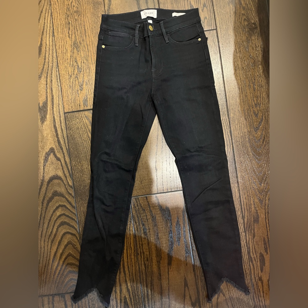 Frame Skinny Jean with Frayed Bottom (size 26)